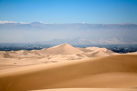 Wüste nahe der Oase Huacachina (Peru)
