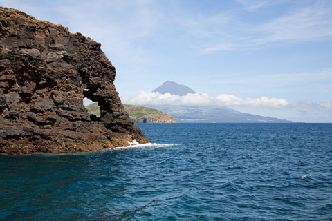 Ponta Furada mit Blick auf den Pico (Faial/Azoren)